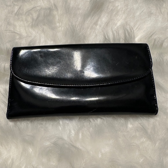 Classic Gucci Wallet with Gold toned Clasp - Picture 2 of 10